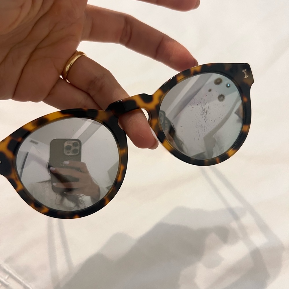 Illesteva Leonard Sunglasses - Picture 5 of 5